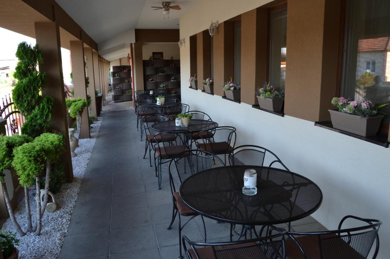 Restauracia-Penzion Altana Ludanice Εξωτερικό φωτογραφία
